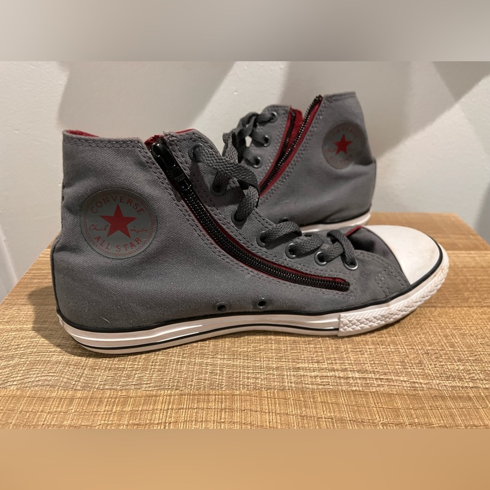 Womens Converse - Size 5